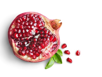 Gli arilli o chicchi del melograno, bellissimi e di colore rosso vivo, sono ricchi di sostanze salutari. È la cianidina che dà loro tale pigmentazione.