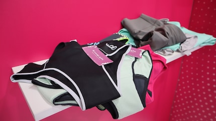 Intimo sportivo con funzione assorbente per le donne.