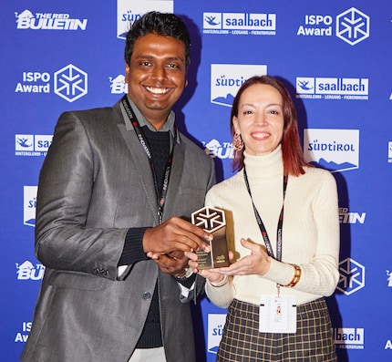 Janith Dushyantha, Tech Innovation Lead di Femography, e la CEO Pilar Diaz sono felici del premio ISPO.