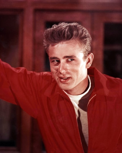 James Dean nei panni dell'adolescente ribelle Jim Stark nel 1955.