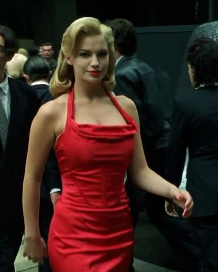 La donna in rosso distrae il protagonista di «Matrix», Neo.