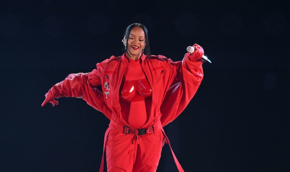 A bold statement: Rihanna announces her second pregnancy dressed head to toe in red during the halftime show at the 2023 Super Bowl.