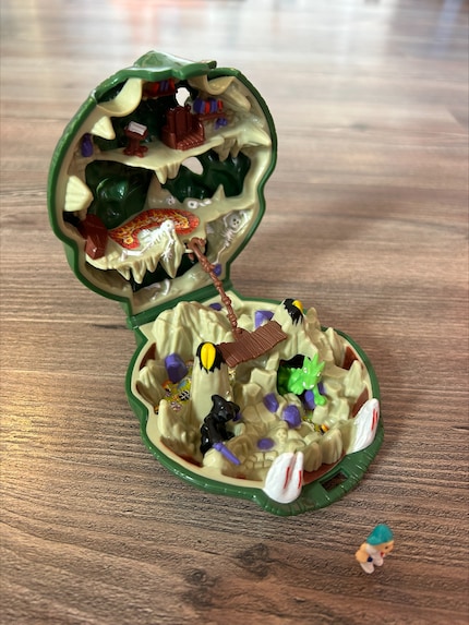 Polly Pocket per i ragazzi: i cofanetti Mighty Max contenevano piccoli combattenti e forti draghi.