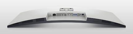 Porte a volontà sul retro dell'U4025QW. Inoltre, due USB-C e una USB-A possono essere estese sul lato inferiore, accessibili dalla parte anteriore.