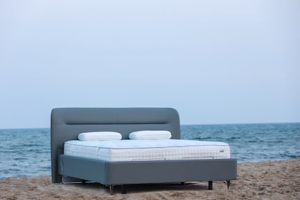 Ecco come si presenta il materasso intelligente di DeRucci: a chi non piace dormire sulla spiaggia? Ma ancora più spettacolare è la tecnologia che sta sotto il tessuto.