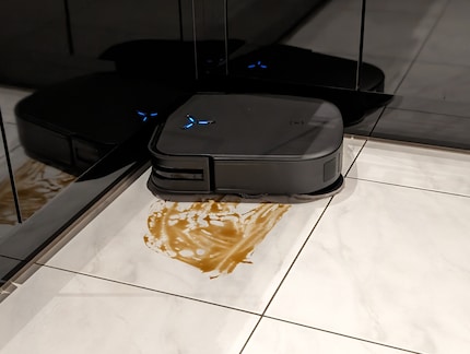 La salsa di soia sul pavimento è tosta per tutti i robot.