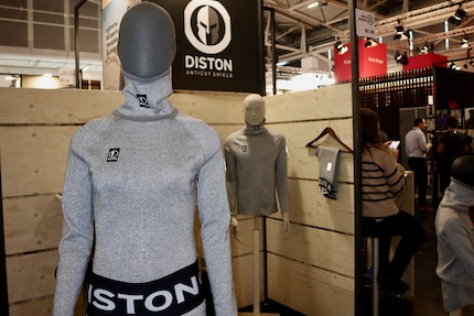 Abbigliamento elastico e funzionale con proprietà anti-taglio.