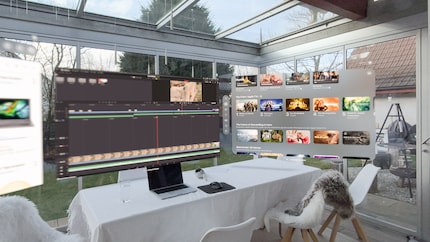 Postazione di lavoro virtuale nello spazio reale: la finestra al centro è lo schermo esterno del mio Mac, a sinistra e a destra fluttuano le app VisionOS. Posso disporre e ridimensionare tutto liberamente.