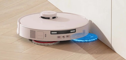 Un mop del nuovo Ecovacs Deebot T30 Pro può essere esteso per pulire i bordi.