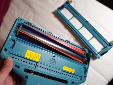 La spazzola con setole e lamelle può essere facilmente rimossa.