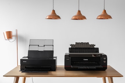 La Canon PRO-1000 è un apparecchio enorme. Se da un lato la stampante dà l’impressione di essere più solida, è però anche più difficile da spostare. Per me, la mobilità è un grande punto a favore dell’Epson SC-P900, più leggera e più piccola.