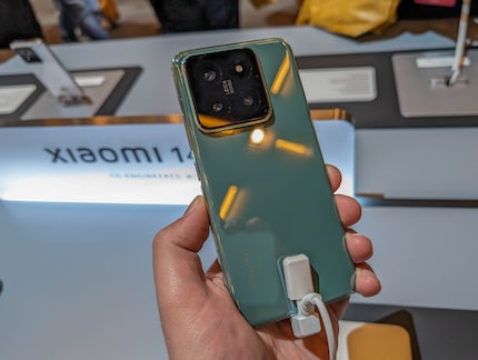 Il verde giada è il terzo colore dello Xiaomi 14 insieme al bianco e al nero.
