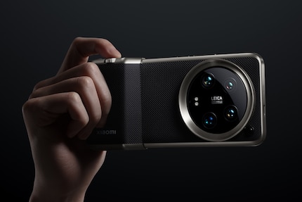Il Photography Kit aggiunge controlli e una batteria allo Xiaomi 14 Ultra.