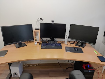 Il mio posto preferito: quando sono nel mio appartamento, passo la maggior parte della giornata alla mia scrivania.