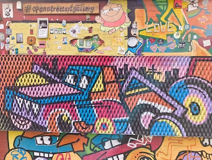 Riproduzione dei colori con un po' troppo rosso.