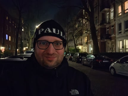 Anche la modalità notturna non mantiene il livello di dettaglio nei selfie.