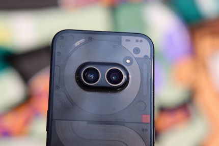 Attualmente non esiste una fotocamera con teleobiettivo per gli smartphone di fascia media.