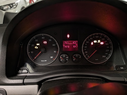 Tutte le spie sono accese nel cockpit, ma il motore non si avvia.