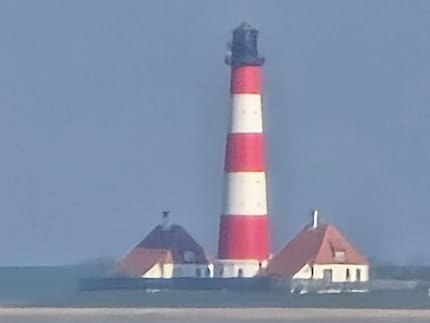 Lo zoom digitale 100x avvicina notevolmente il faro di Westerhever.