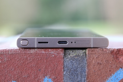 Come la S Pen, la porta USB-C si trova sul lato inferiore.