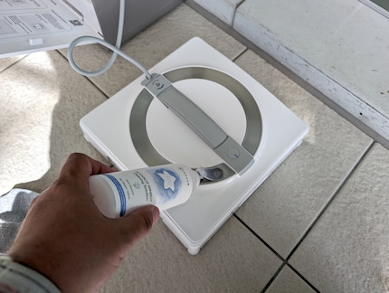 Il detergente liquido si versa direttamente nel robot.