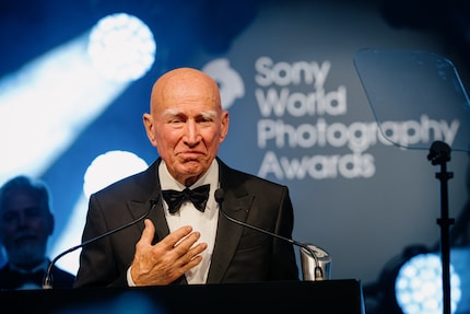 Sebastião Salgado ha ricevuto il premio alla carriera a Londra giovedì.