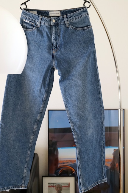 Il modello «90s Straight» di Calvin Klein è meraviglioso: a vita bassa e gamba dritta dal taglio rilassato.