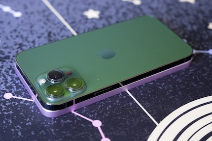 Il Samsung Galaxy A35 ha le stesse dimensioni dell'iPhone 13 Pro Max.