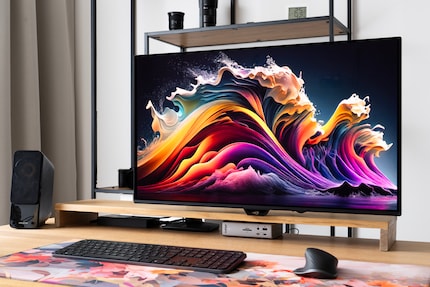 Montato su un braccio, l'estetica da gioco del monitor viene omessa.