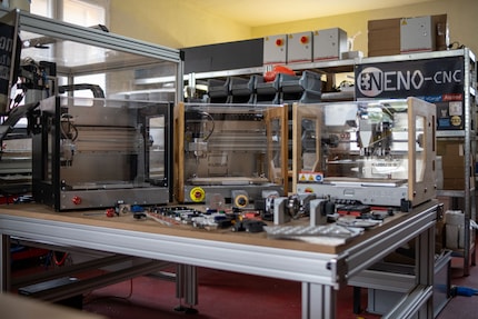 Tre prototipi del Kubus Pro, a sinistra il modello più vecchio, a destra il più recente.