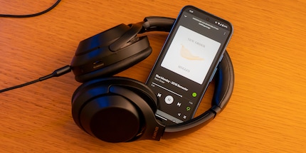 La musica è sicuramente un compagno quotidiano per me, a volte anche involontariamente.