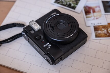 La Instax Mini 99 di Fujifilm cattura ricordi unici.