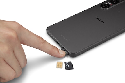 Puoi inserire la microSD a mano senza il fastidio di attrezzi.