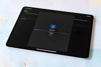 Geekbench 6 consente di confrontare le prestazioni di diversi sistemi operativi. I risultati riportati in questo articolo riguardano l'iPad Pro M4 (nella foto), il MacBook Air M3 e l'iPad Air M2.