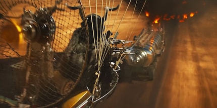A «Furiosa: A Mad Max Saga» manca l'aspetto feroce, realistico, cupo e sporco di «Mad Max: Fury Road». Invece, tutto sembra un po' troppo artificiale.