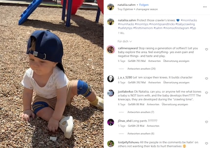 Le ginocchia sono protette dai vecchi calzini.