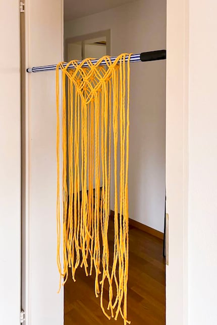 L'asta del mocio è ottima per creare macramè...