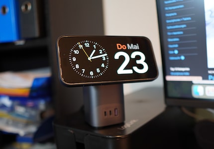 When the iPhone’s stuck to the charger, it doubles as my office clock.