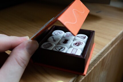 The magnetic closure on the box is practical for transportation.