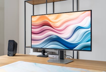 L’Odyssey OLED G8 appare elegante per essere un monitor da gioco. La stabilità potrebbe essere migliore.