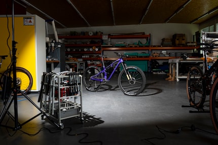 Le biciclette vengono realizzate in questo capannone di produzione.