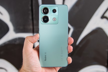 Xiaomi offre il Redmi Note 13 Pro 5G anche in nero e in viola chiaro.