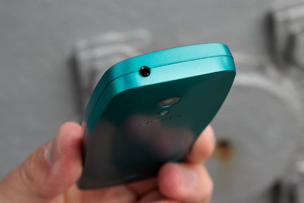Collegare le cuffie tramite cavo o Bluetooth? Con il Nokia 3210 sono possibili entrambi.