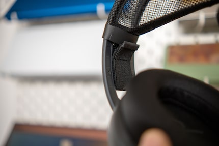Le dimensioni delle cuffie possono essere regolate con chiusure in velcro.