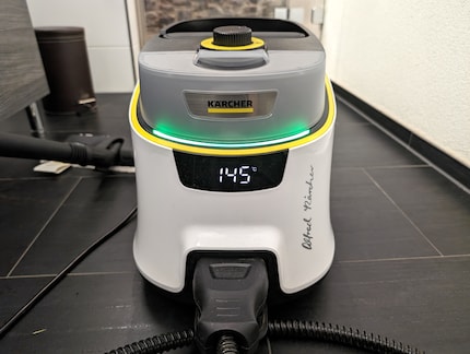 As soon as the ring lights up green, you can get started. The current temperature is immediately displayed on the device.