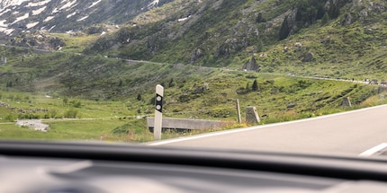 La lunga salita verso il Passo del San Gottardo.