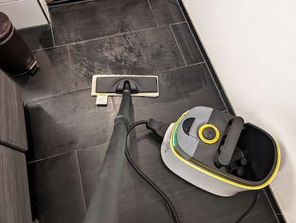 With just a few clicks, the Kärcher becomes a floor cleaner.