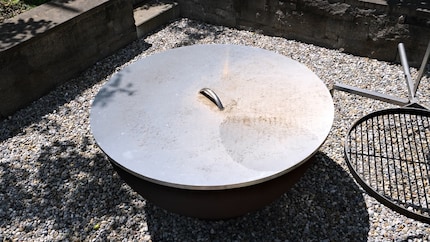 The BBQ cover before I blasted it with the Kärcher EcoBooster.