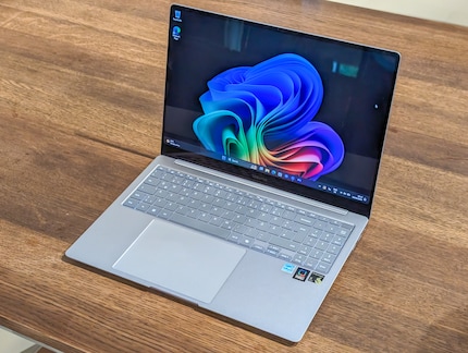 Il grande Galaxy Book 4 Edge con tastierino numerico.