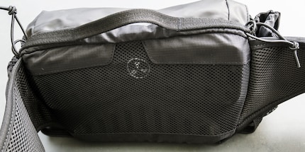 The XLC Hipbag has a ventilation system. But in my opinion, it doesn’t really need it.